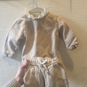 Chloe kids ruffle collar sweatsuit - excellent condition